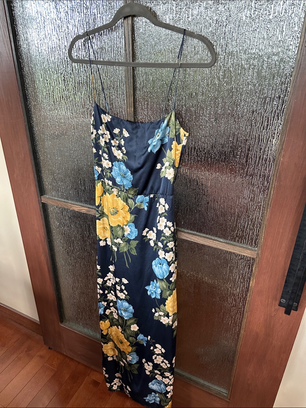 Reformation Navy Frankie Silk Dress
Navy Floral Slip Maxi Dress Sz 4. - Picture 14 of 14